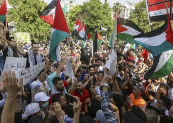 Marchan en repulsa por ataque israelí a un hospital