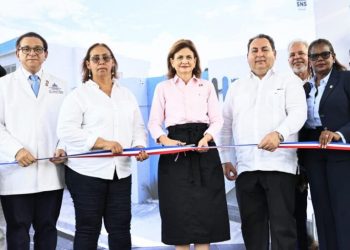 Vicepresidenta entrega Emergencia y remozamiento general en tres hospitales de San Cristóbal