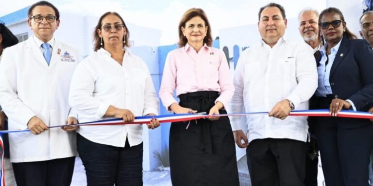 Vicepresidenta entrega Emergencia y remozamiento general en tres hospitales de San Cristóbal