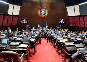 Cámara de Diputados crea comisión para estudiar contrato Aerodom