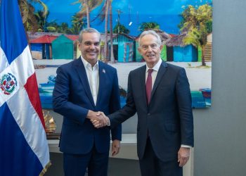 Tony Blair se reúne con el presidente Abinader