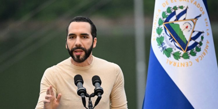Bukele encara últimas semanas antes de dimisión obligada para buscar la reelección en El Salvador