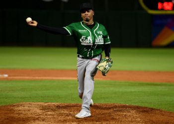 Estrellas amargan celebración azul; Propinan juego sin hits