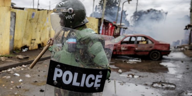 Parlamento de Kenia aprueba despliegue de su policía en misión por la seguridad en Haití