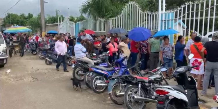 Disturbios en San Francisco de Macorís por entrega de tarjeta Supérate