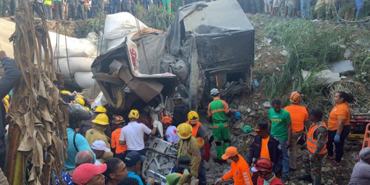 Accidente en Haina: Patana choca con autobús de pasajeros