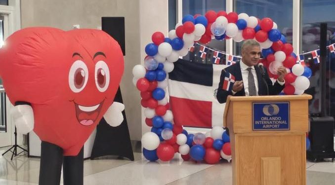 Cónsul Holi Matos encabeza lanzamiento de nuevo vuelo de Jet Blue Orlando-Santiago de los Caballeros