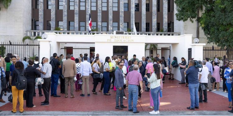 Educación dice conato de incendio está controlado; mientras el humo se intensifica en el área