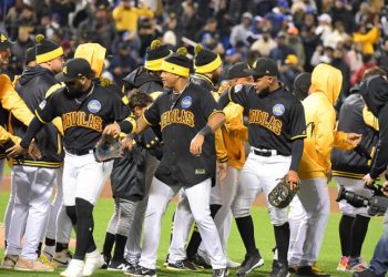 Las Águilas pegan primero ante Licey