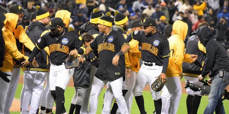 Las Águilas pegan primero ante Licey