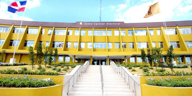 Abandonar una responsabilidad en elecciones es delito electoral