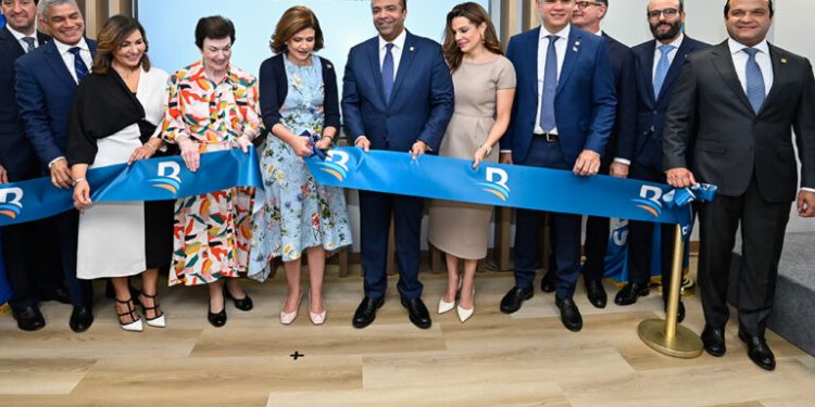 Vicepresidenta elogia la diáspora; BR abre en Miami