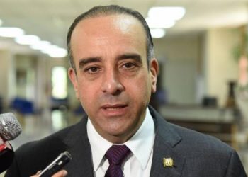 Exsenador Arístides Victoria Yeb renuncia del PLD