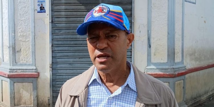 Presidente de AMAPROSAN denuncia vertedero en pleno centro comercial de Santiago