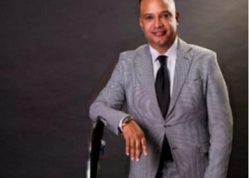 Empresario Johan Rosario vuelve a recibir otro premio internacional, en Brasil