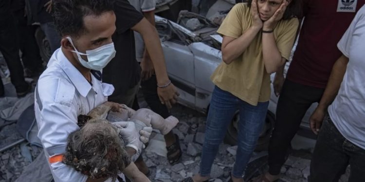 Israel rodea domicilio líder Hamás e inicia combates casa por casa