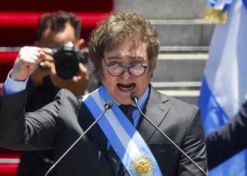 Javier Milei asume presidencia y dice que llegó nueva era para Argentina