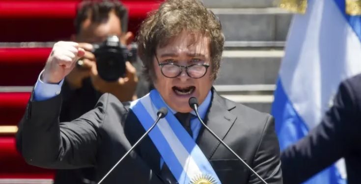 Javier Milei asume presidencia y dice que llegó nueva era para Argentina