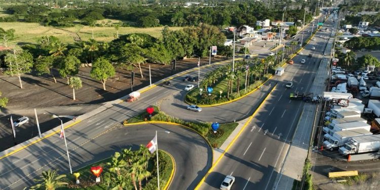 Presidente Luis Abinader inaugura ampliación entrada a Santiago