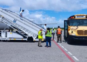 Llegan a RD otros 94 ex presos dominicanos deportados por EU