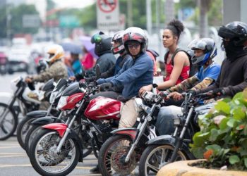 Aprueban proyecto de ley que busca multar con 100 salarios mínimos a motoristas que calibren
