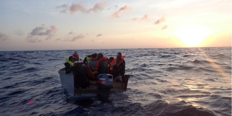 Detienen a 54 migrantes dominicanos y 9 haitianos cerca de aguas de Puerto Rico