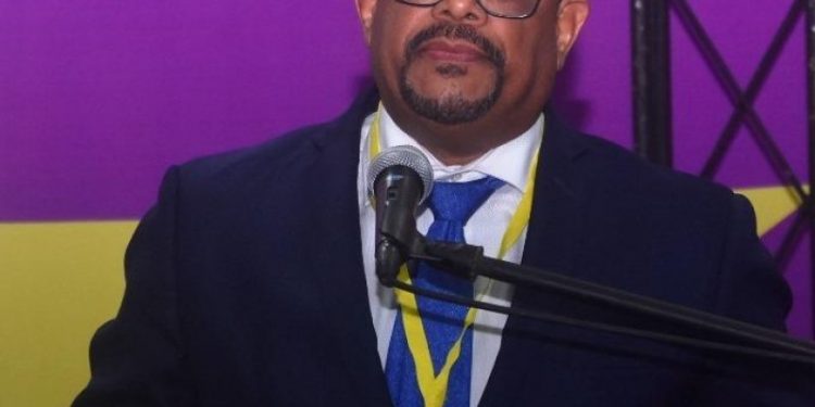 PLD expulsa por "alta traición" a Diego José García, tras elecciones del Colegio de Abogados