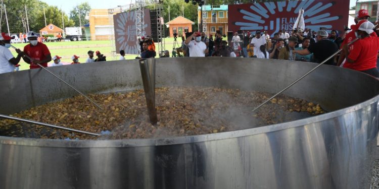 RD no alcanza el Récord Guinness del sancocho más grande del mundo; faltaron 2,300 libras