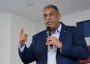 Ministro de Interior y Policía y el obispo de Higüey apoyan restringir las motos