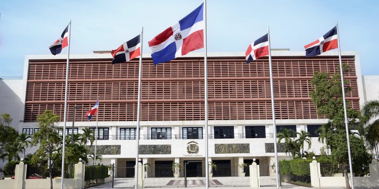 Legisladores se pronuncian sobre entrada de haitianos a RD para abastecerse de productos