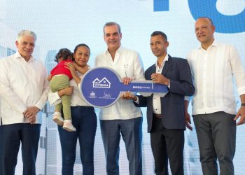 Presidente Abinader entrega más de 400 nuevos apartamentos del Plan Mi Vivienda en Santiago