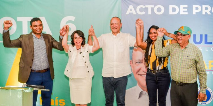 Alianza País proclama a Ulises Rodríguez como su candidato a la alcaldía de Santiago