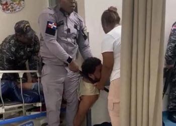 Policía apresa a dos hombres acusados agredir médico en plena emergencia en Bonao