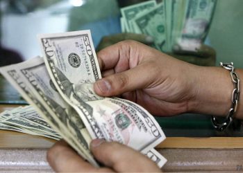 El dólar se cambia este jueves a 57.70 pesos en Rep. Dominicana