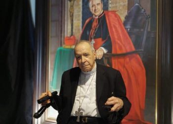 Cardenal López Rodríguez se encuentra de buen ánimo; cirugía fue pospuesta para la próxima semana