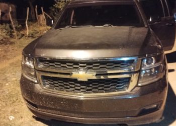 Detienen vehículo cargado de haitianos en Dajabón; chofer emprende la huida