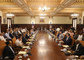 El gobierno promete reforzar inversión para el crecimiento económico