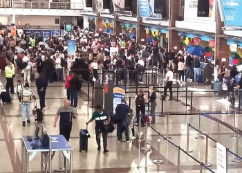 Quejas de pasajeros con aerolíneas por sobreventas de vuelos