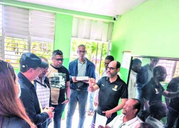 Fallas en prueba de equipos reviven fantasmas electorales