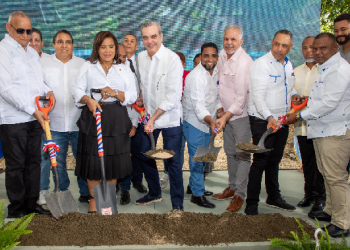 Presidente Abinader inaugura 7 obras Monseñor Nouel y La Vega