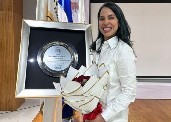 Reconocen destacada trayectoria médica y académica de la doctora Anandy Mallol