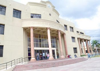 Haitianos amordazan y roban a familia en Santiago