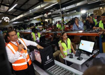 La JCE inicia empacado de 16,851 kits electorales