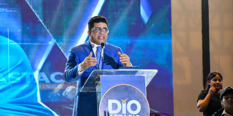Dío Astacio lamenta publicidad del PRM en concierto de JLG; asegura que propaganda fue realizada sin su permiso