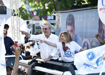 Abinader y Carolina se movilizan en la capital con miras a elecciones municipales