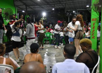 Los Carrandales de la bachata: dominicanos y extranjeros van en masa a bailar