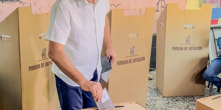 Ulises Rodríguez vota y define el proceso como un triunfo de la democracia