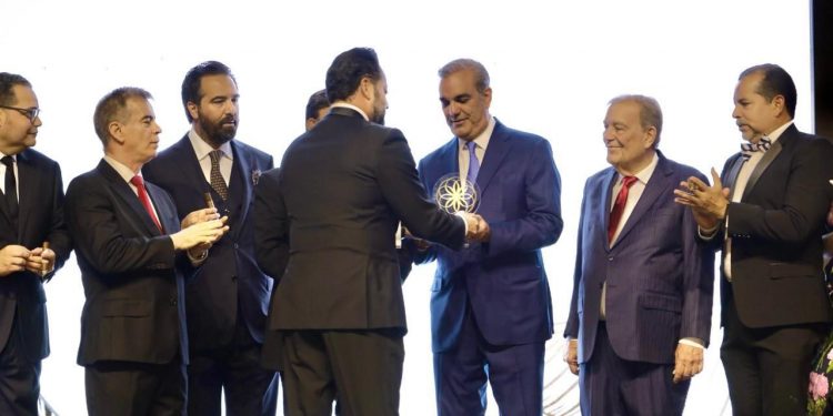 Asociación de Productores de Cigarros de RD valora apoyo incansable del presidente Abinader al sector tabaquero