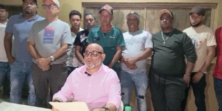 Renuncia presidente de la Fuerza del Pueblo en La Canela; también otros dirigentes y miembros
