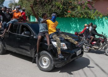 Henry no hace caso a llamados a dimitir en Haití